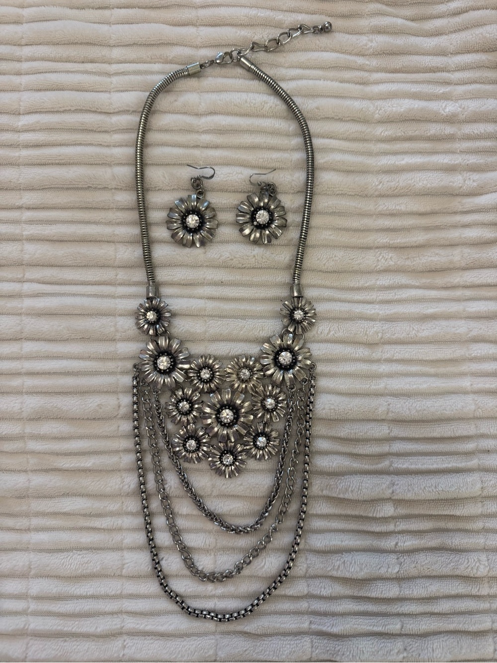 Floral Statement Necklace & Earrings Set - Silver